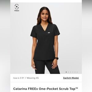 FIGS CATERINA FREEx ONE-POCKET TOP BLACK